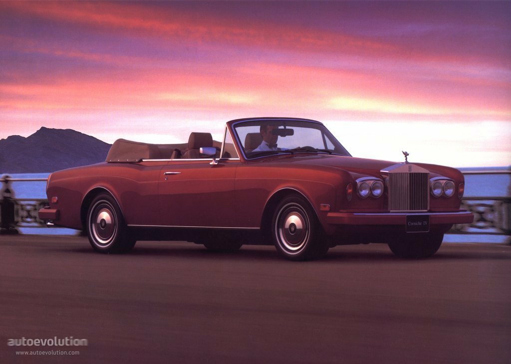 Rolls-Royce Corniche photo 2