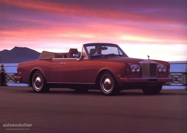 Rolls-Royce Corniche photo 2