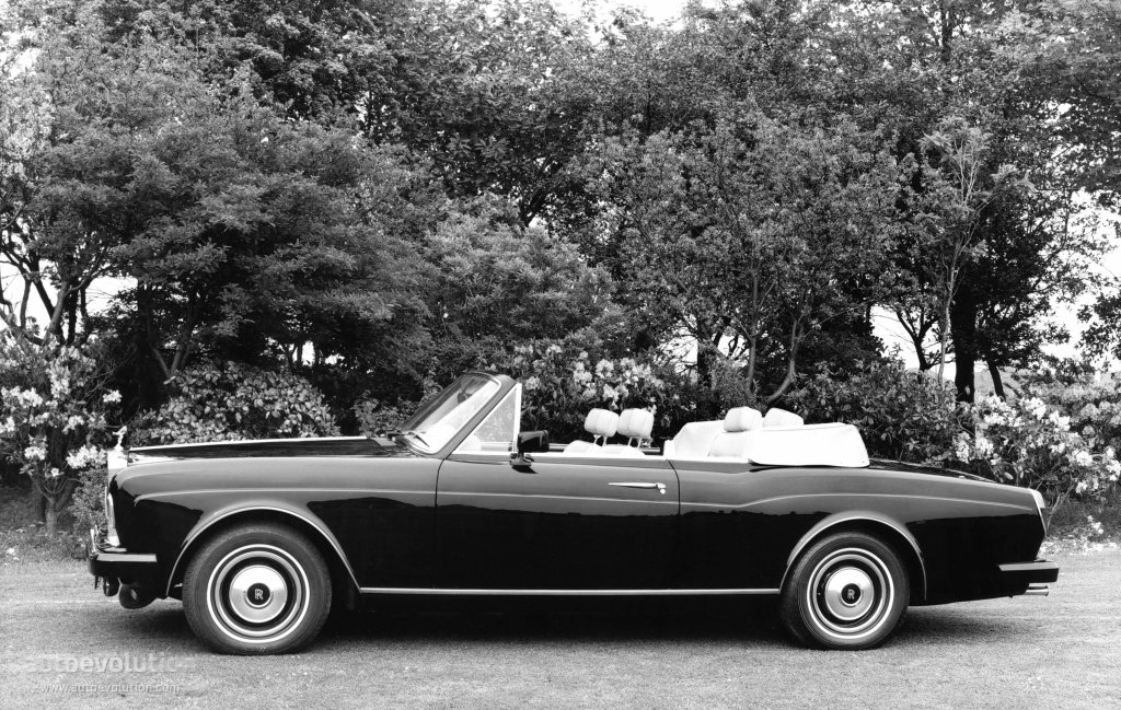 Rolls-Royce Corniche photo 3