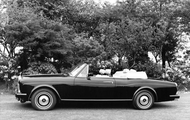 Rolls-Royce Corniche photo 3