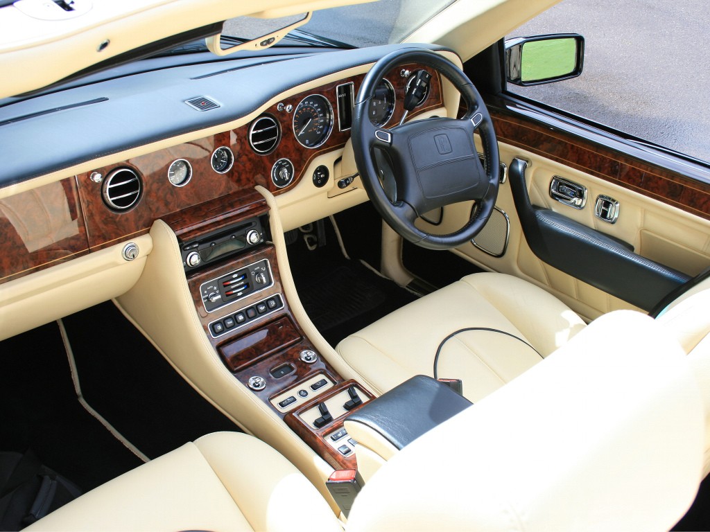 Rolls-Royce Corniche photo 23