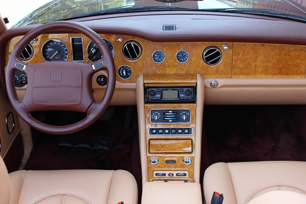 Rolls-Royce Corniche photo 28
