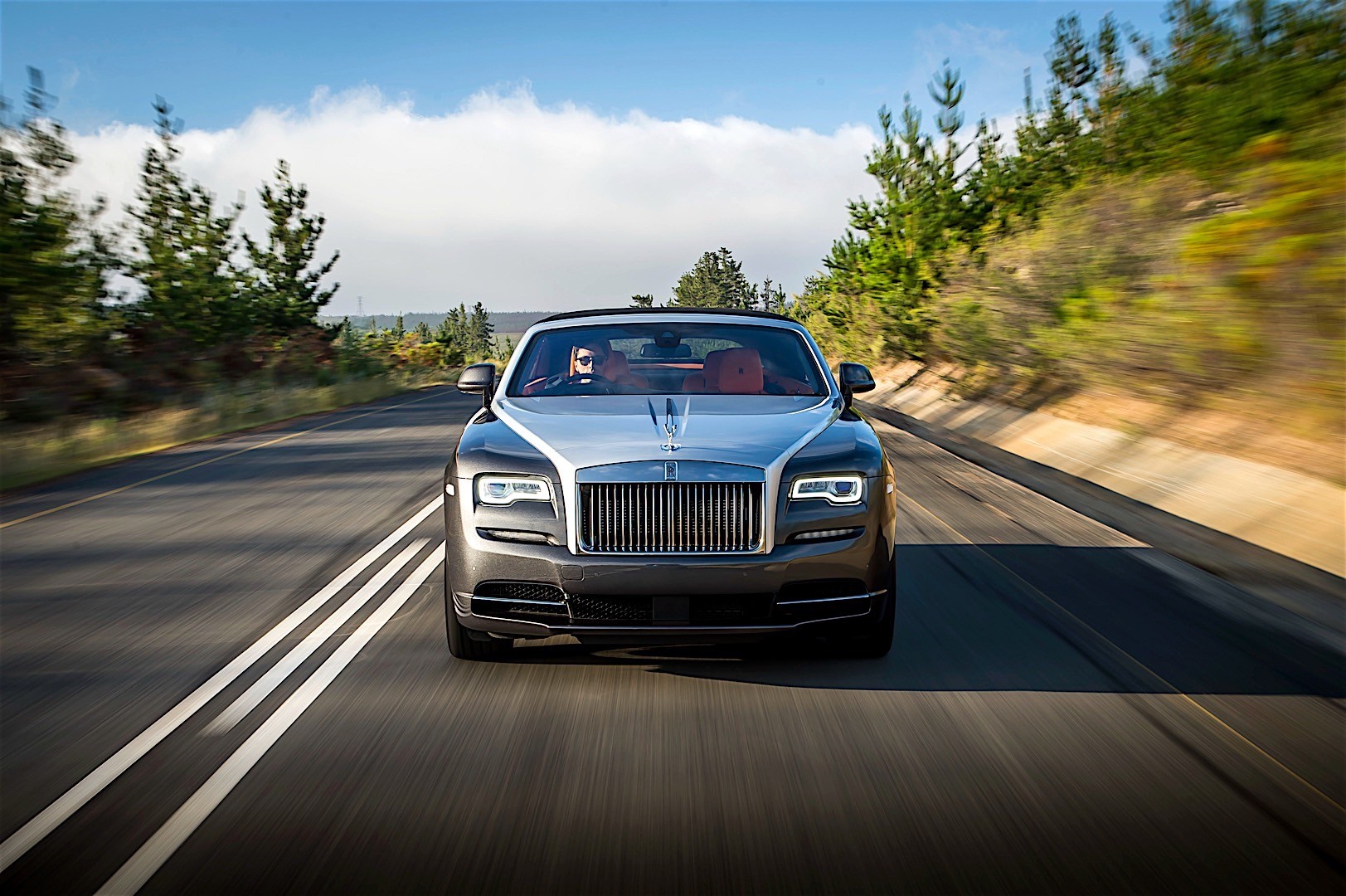 Rolls-Royce Dawn photo 2