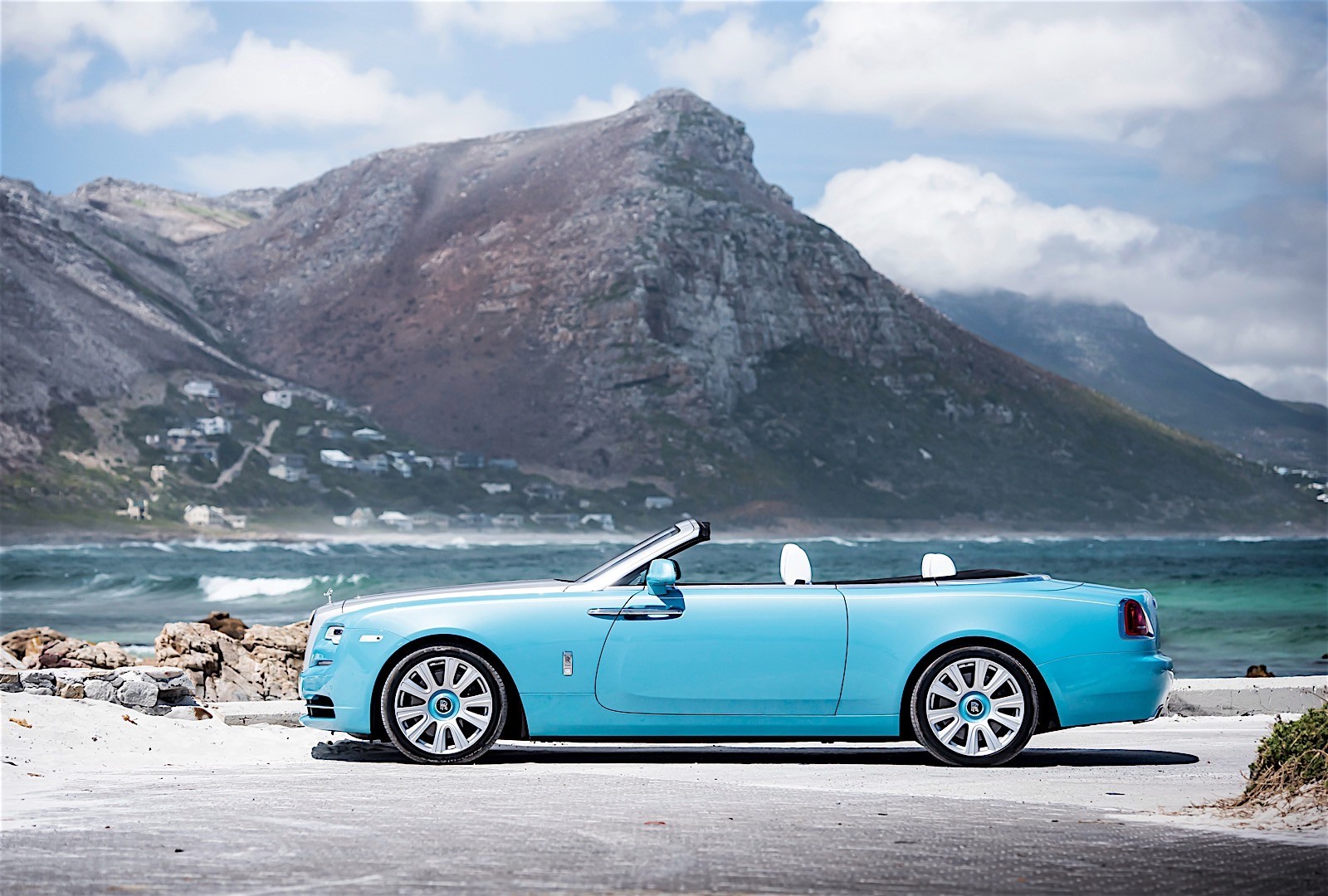 Rolls-Royce Dawn photo 7