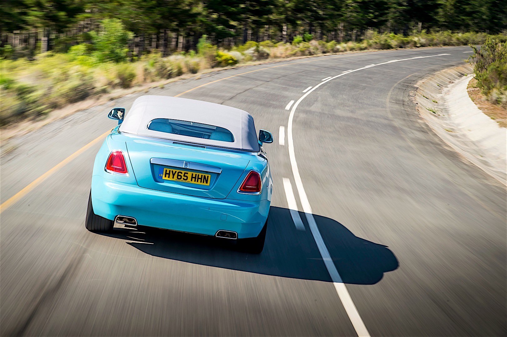 Rolls-Royce Dawn photo 10