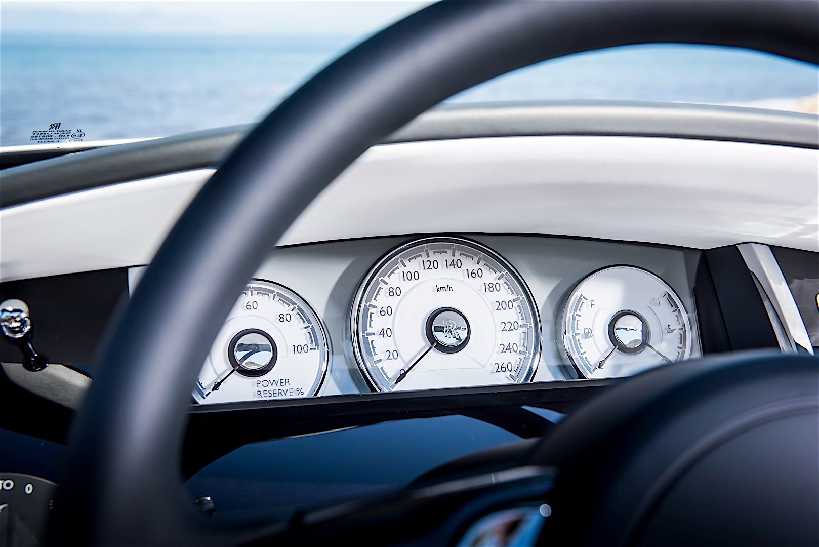 Rolls-Royce Dawn photo 33