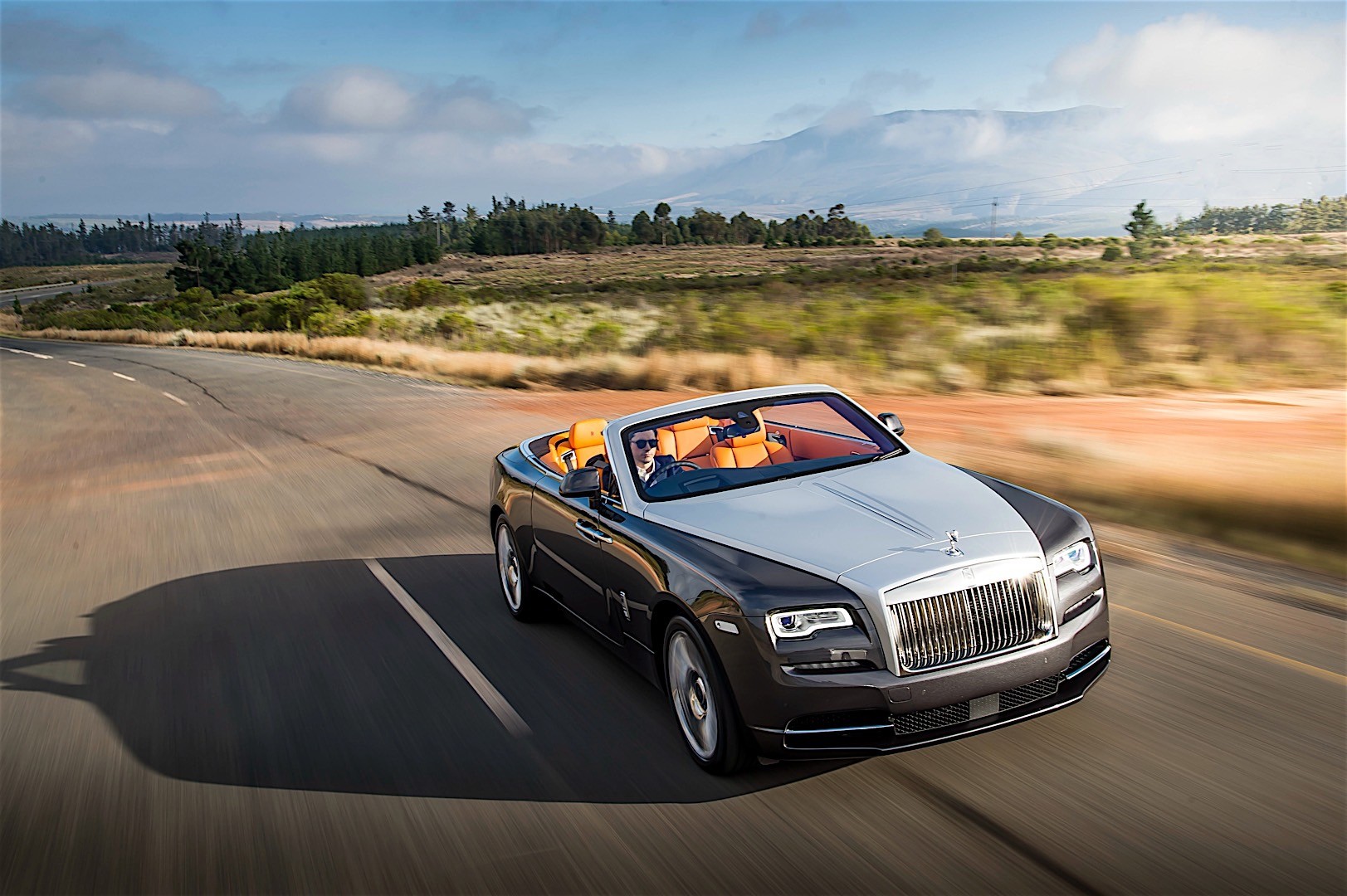 Rolls-Royce Dawn photo 11