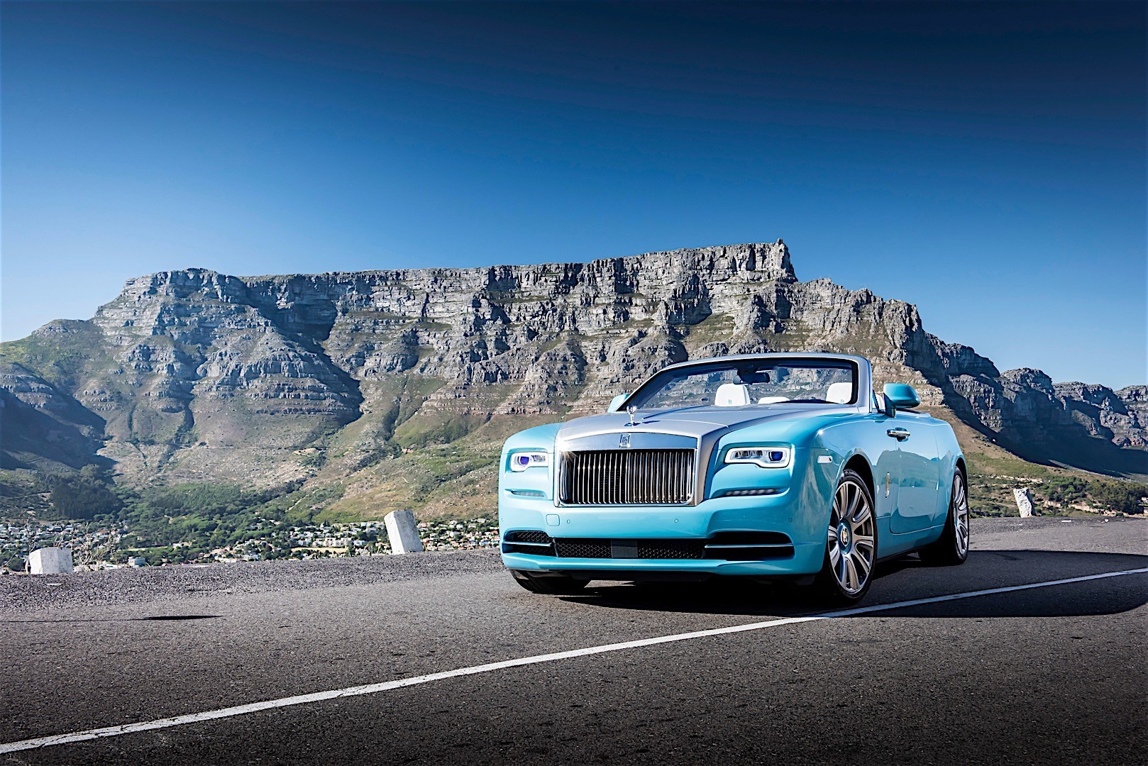 Rolls-Royce Dawn photo 13