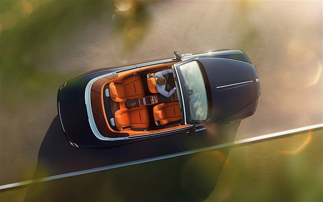 Rolls-Royce Dawn photo 18