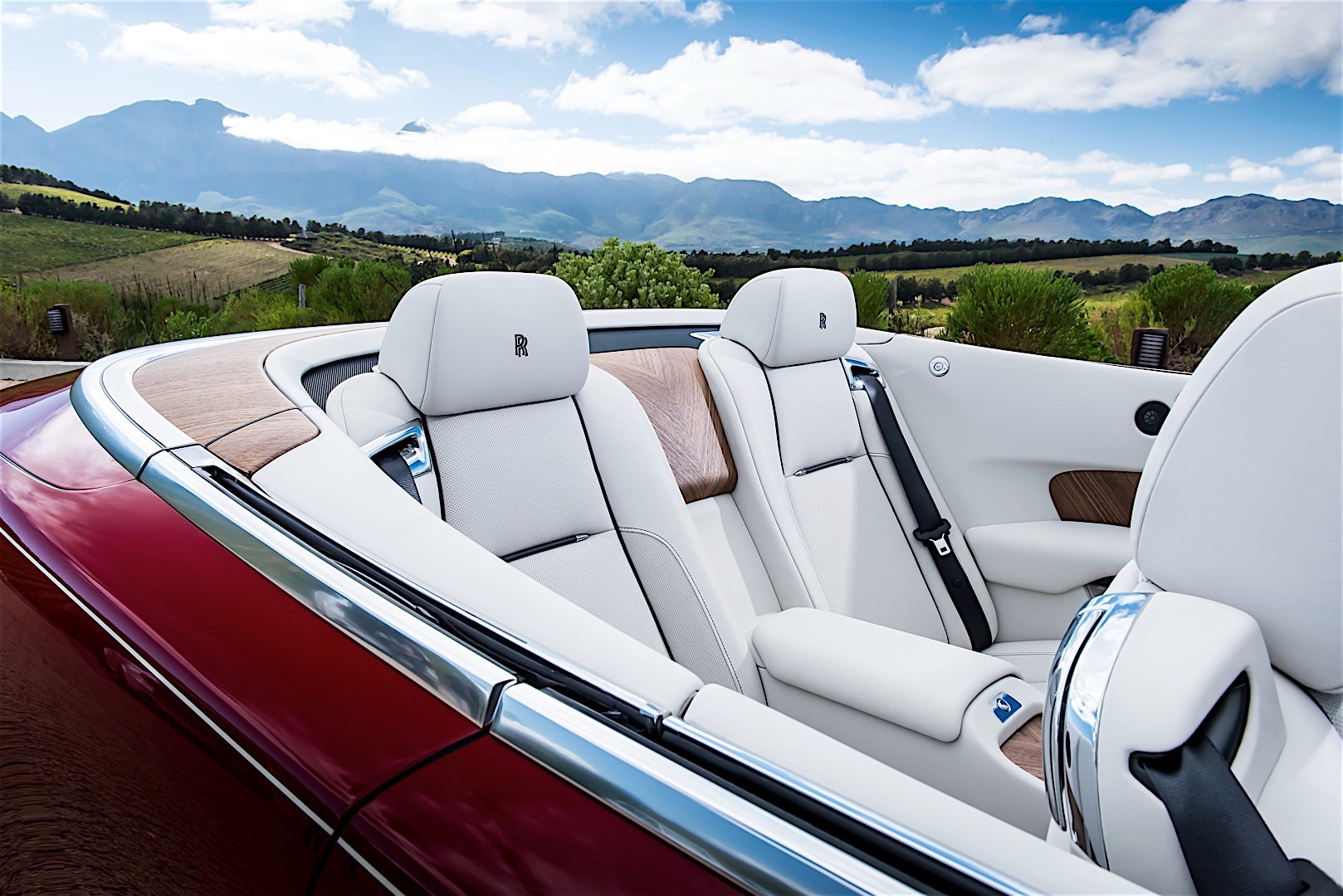 Rolls-Royce Dawn photo 34