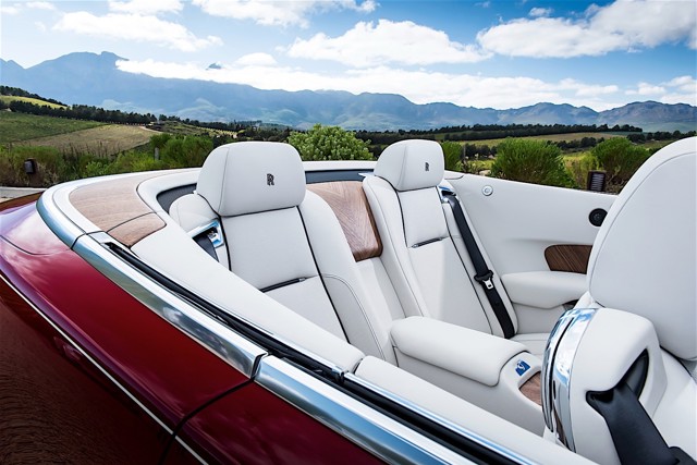 Rolls-Royce Dawn photo 34