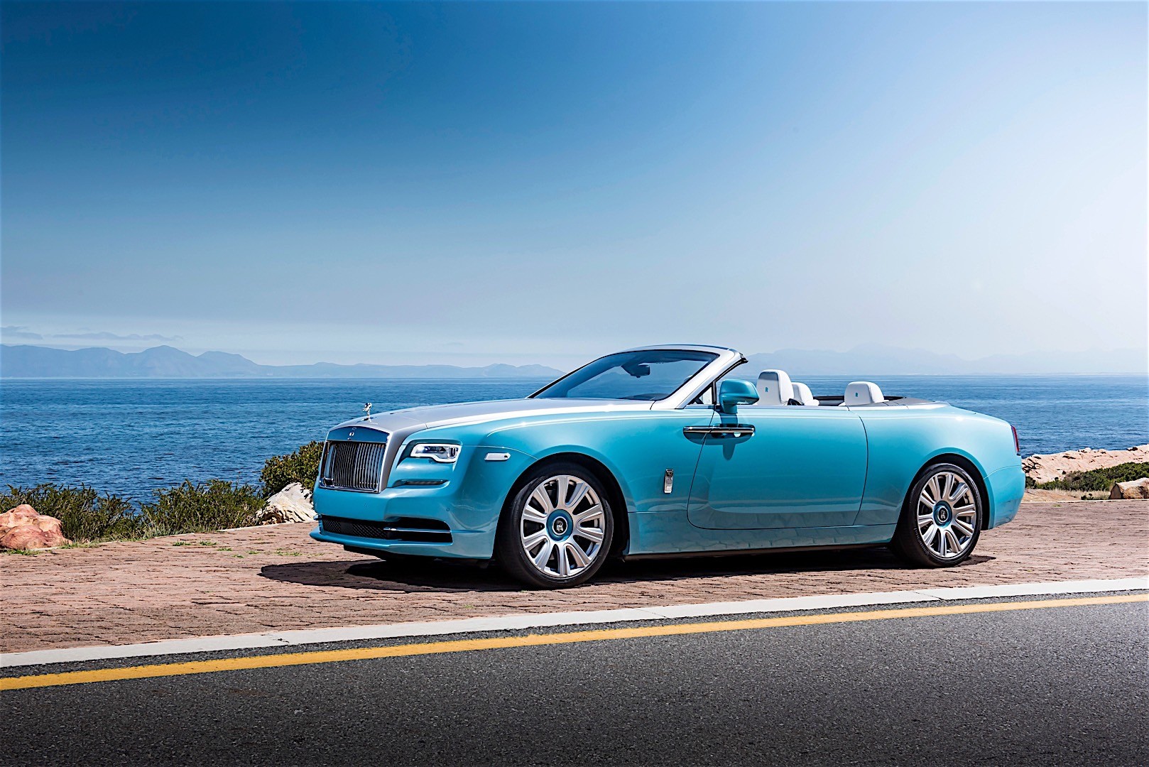 Rolls-Royce Dawn photo 22