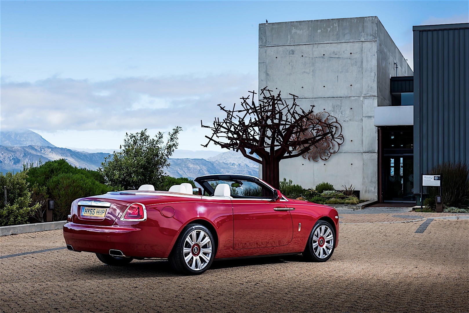 Rolls-Royce Dawn photo 24