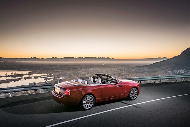 Rolls-Royce Dawn photo 25