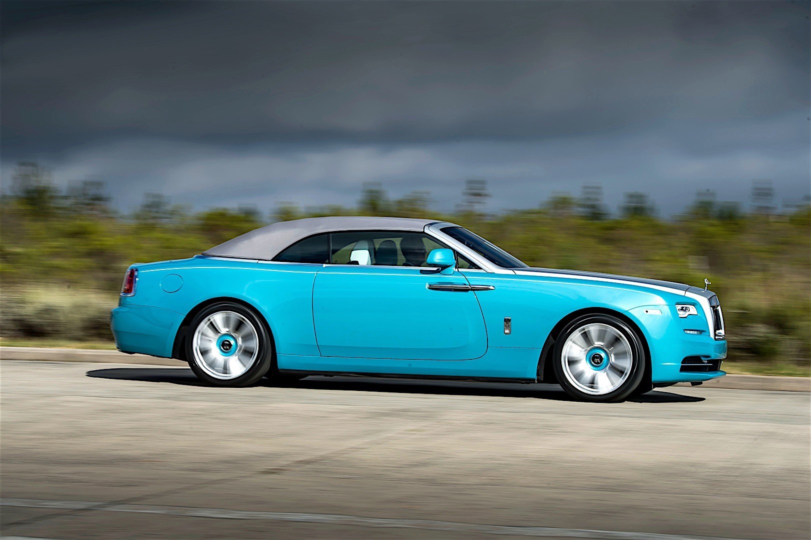 Rolls-Royce Dawn photo 27