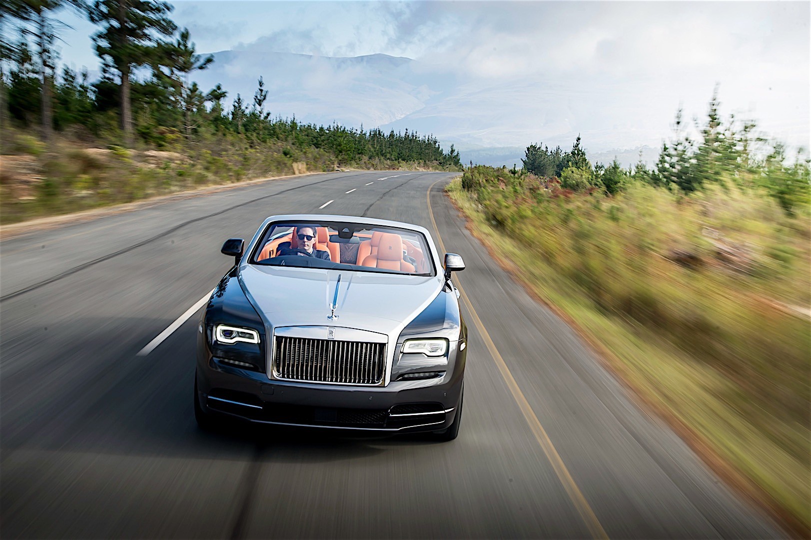 Rolls-Royce Dawn photo 28