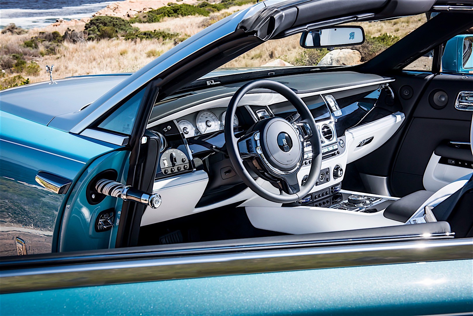 Rolls-Royce Dawn photo 35