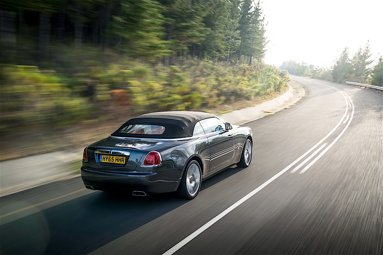 Rolls-Royce Dawn photo 31