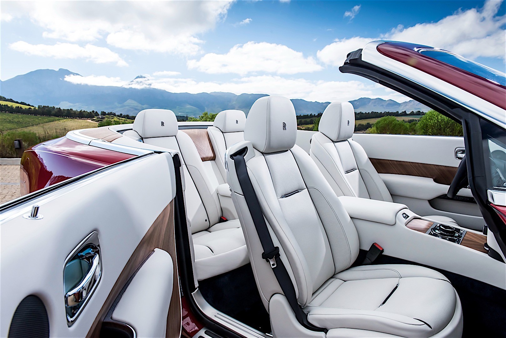 Rolls-Royce Dawn photo 36