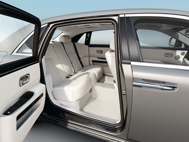 Rolls-Royce Ghost photo 100