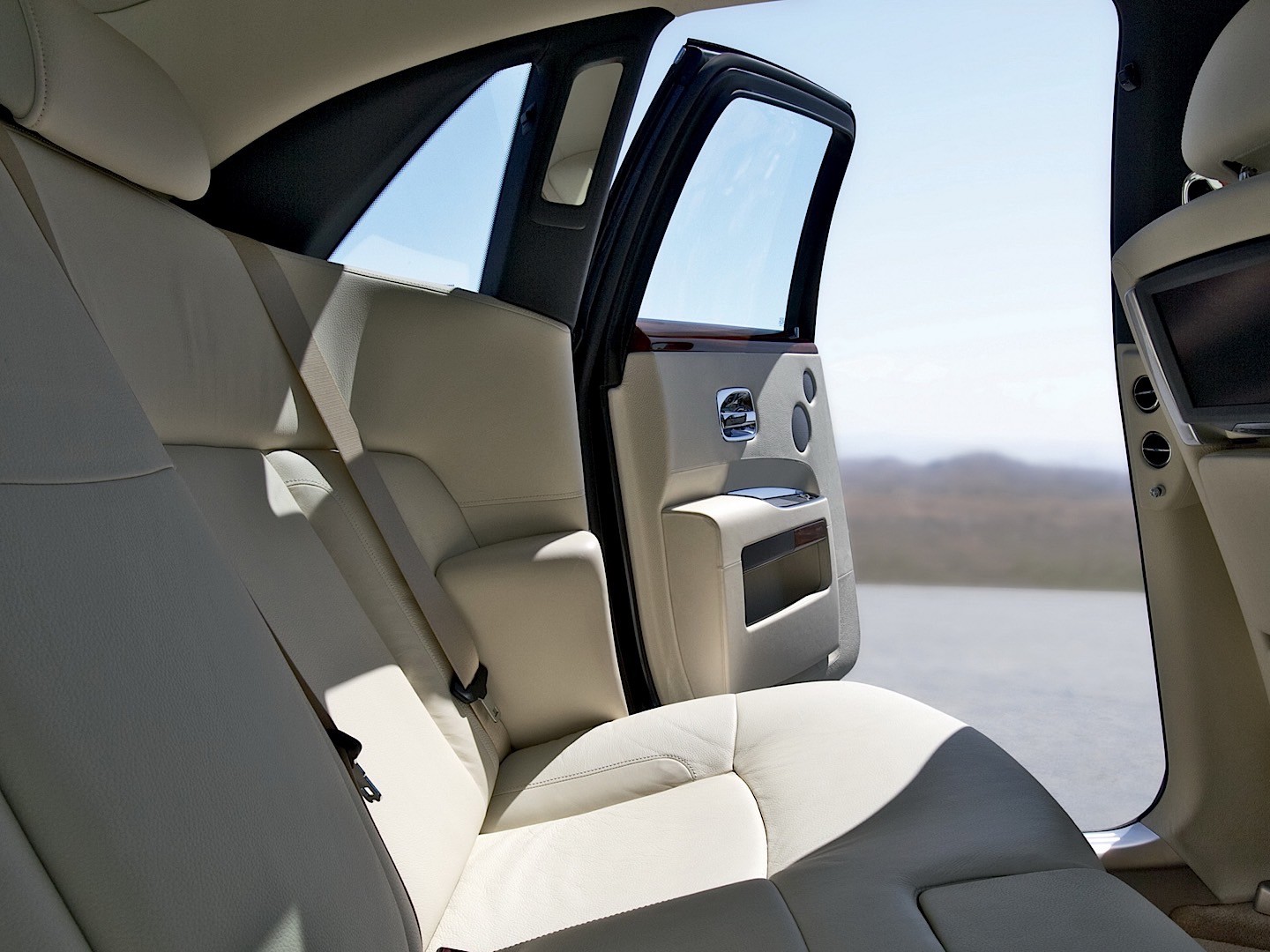 Rolls-Royce Ghost photo 102