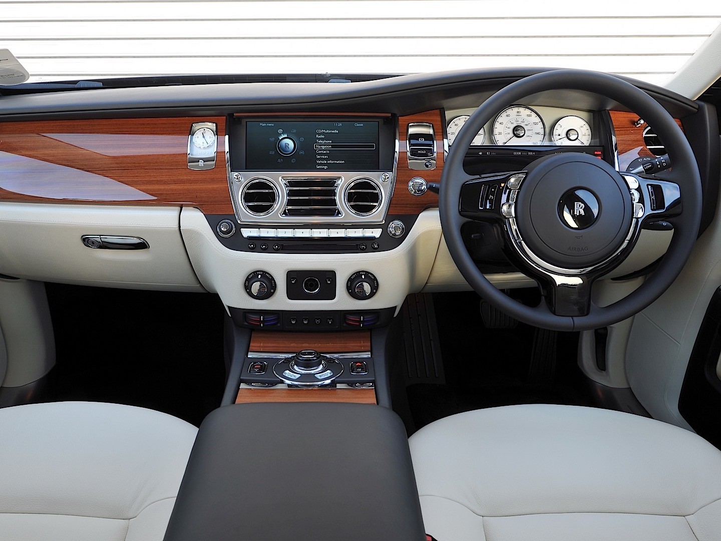 Rolls-Royce Ghost photo 105