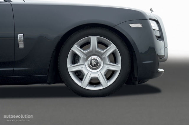 Rolls-Royce Ghost photo 2