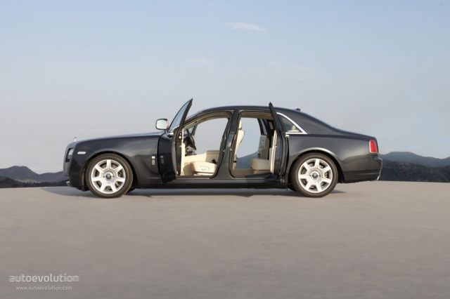 Rolls-Royce Ghost photo 3