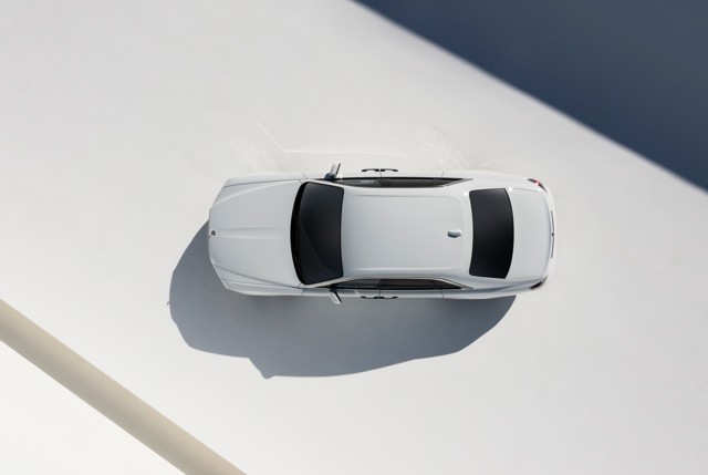 Rolls-Royce Ghost photo 3