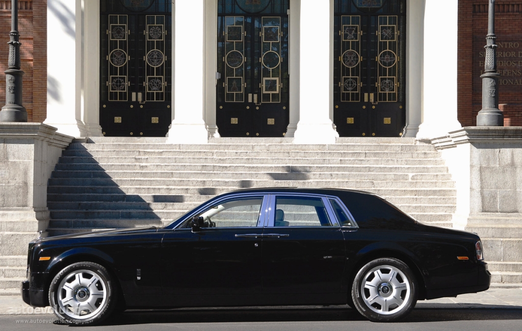 Rolls-Royce Phantom photo 3