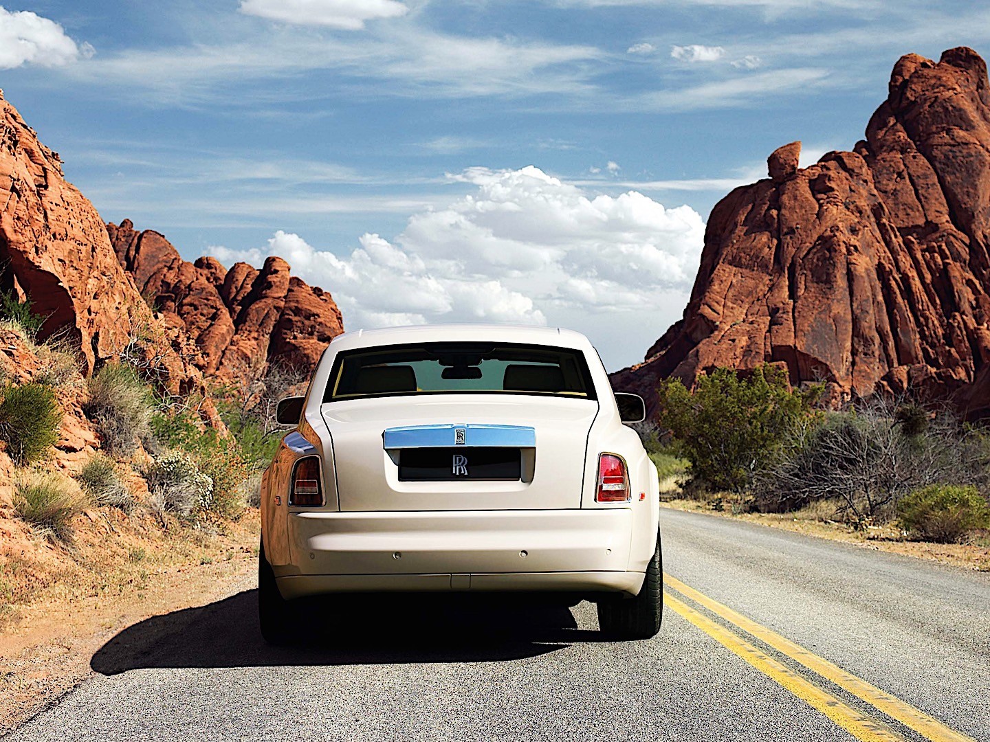 Rolls-Royce Phantom photo 12