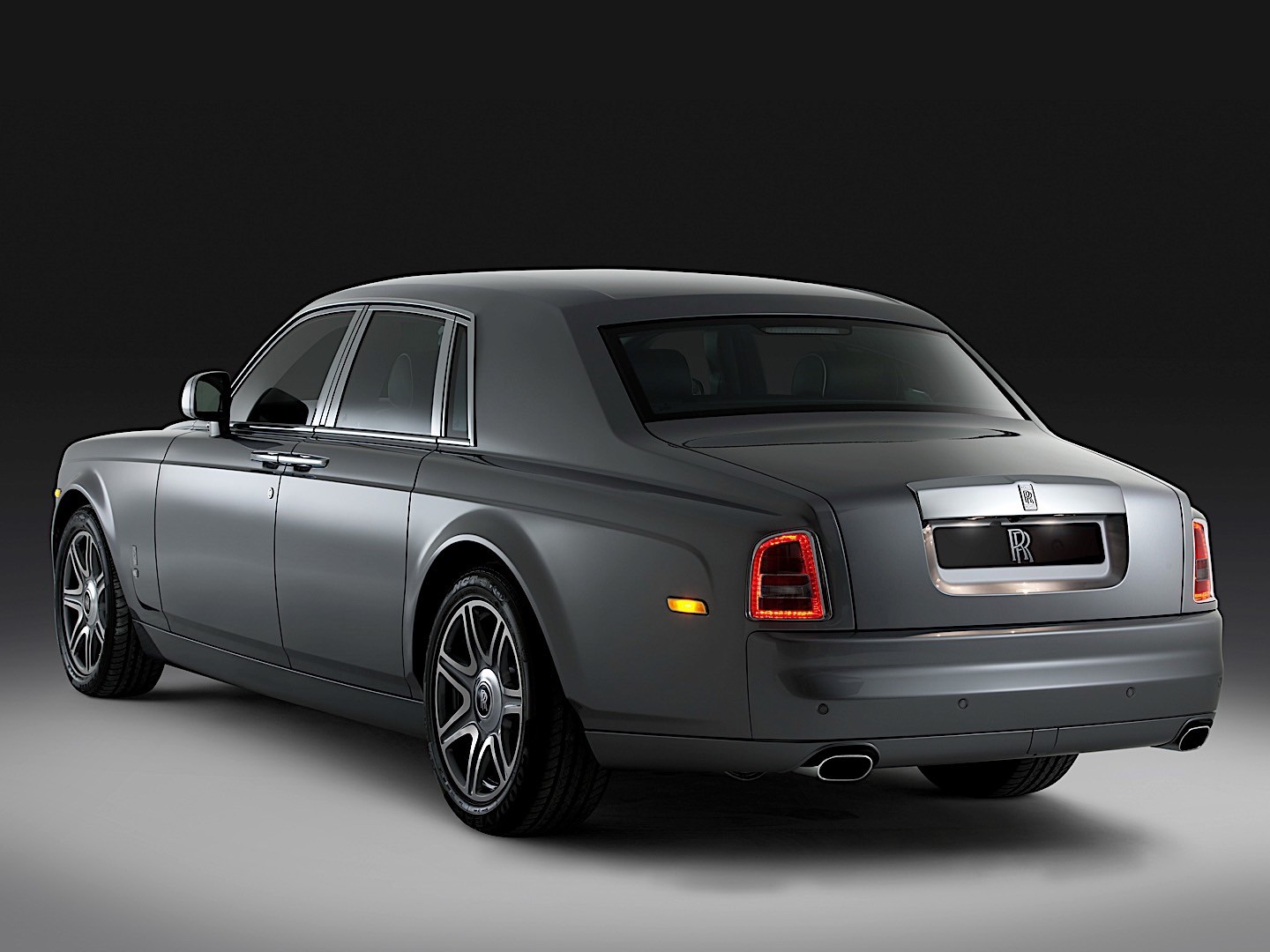 Rolls-Royce Phantom photo 14