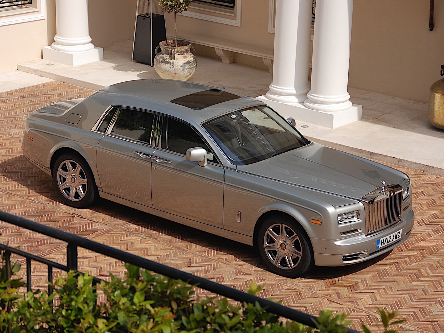 Rolls-Royce Phantom photo 4