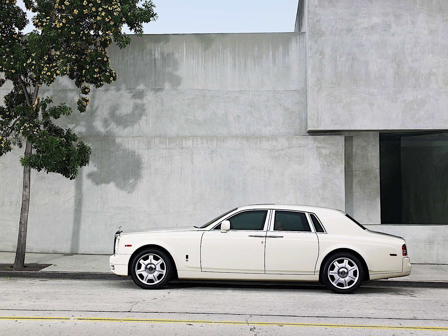 Rolls-Royce Phantom photo 5