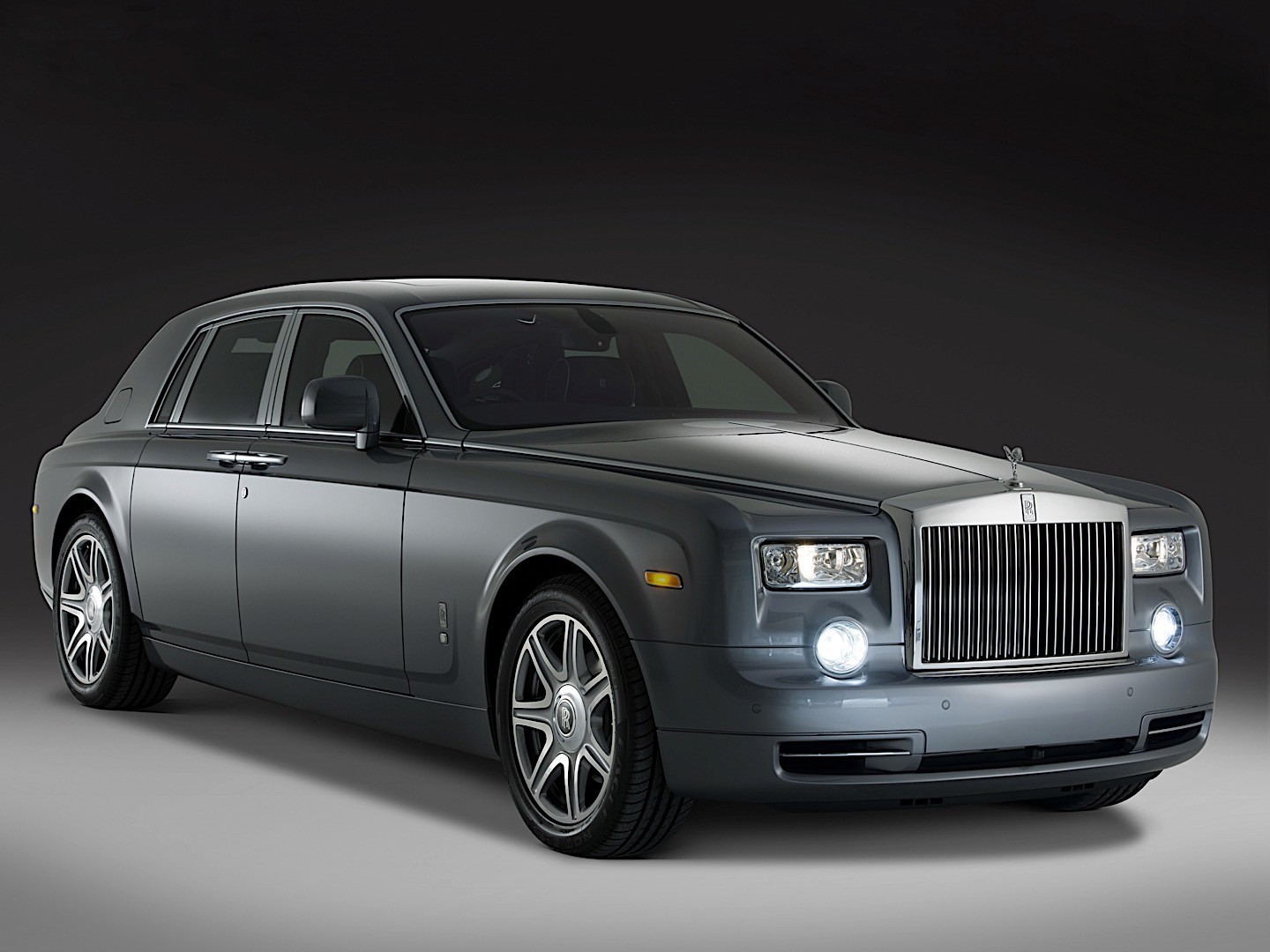 Rolls-Royce Phantom photo 8