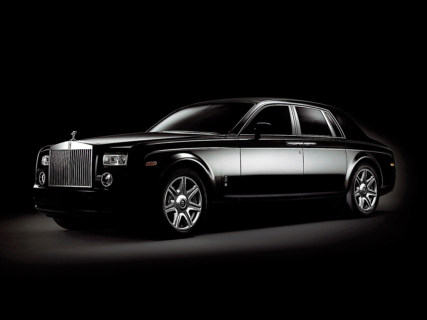 Rolls-Royce Phantom photo 9
