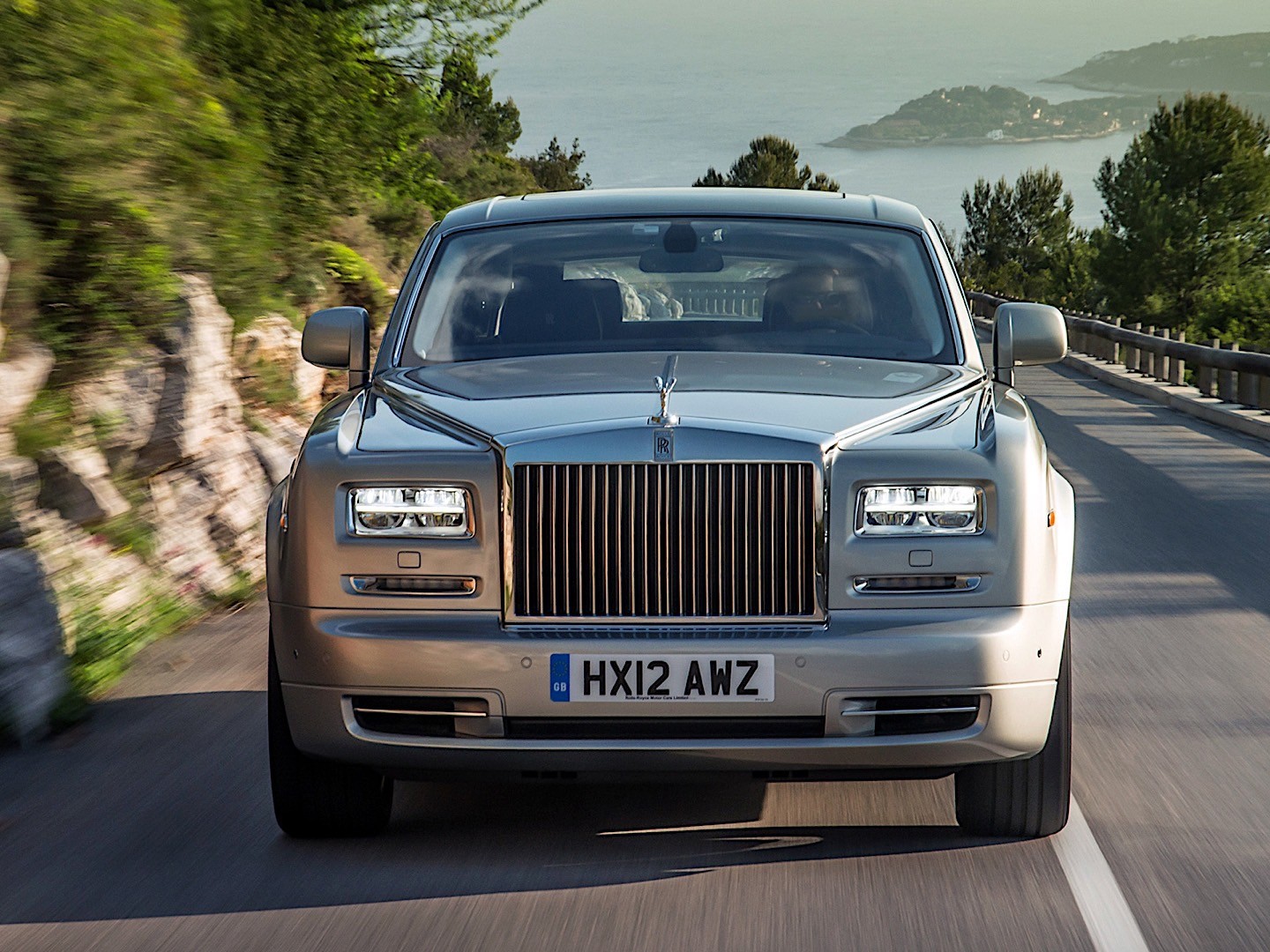 Rolls-Royce Phantom photo 8