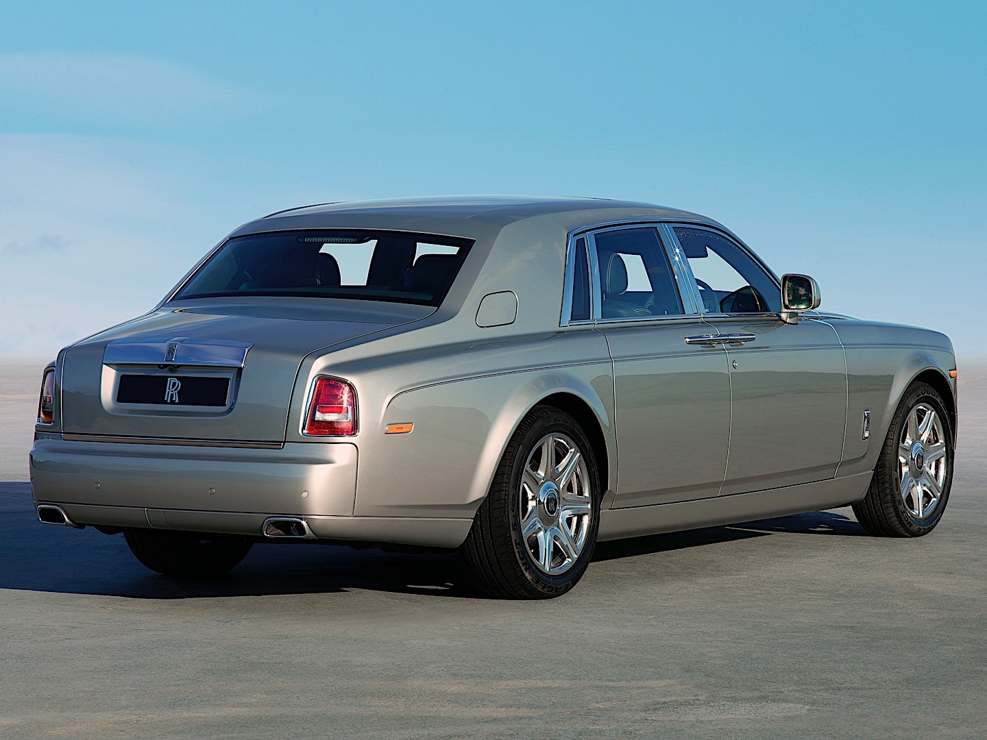 Rolls-Royce Phantom photo 9