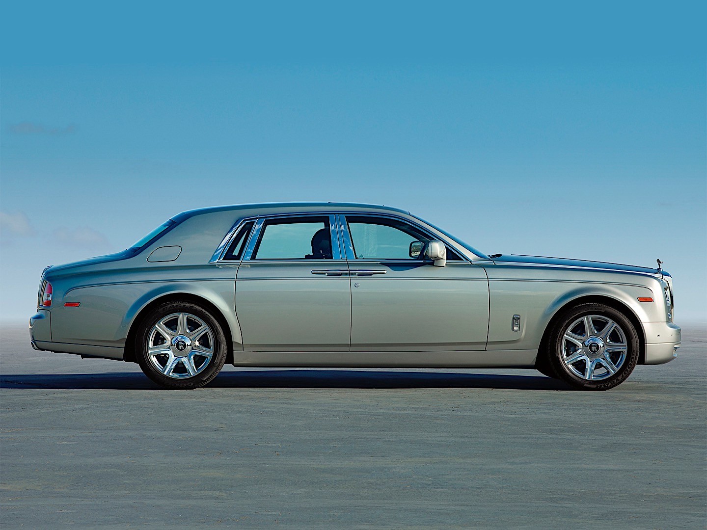 Rolls-Royce Phantom photo 14