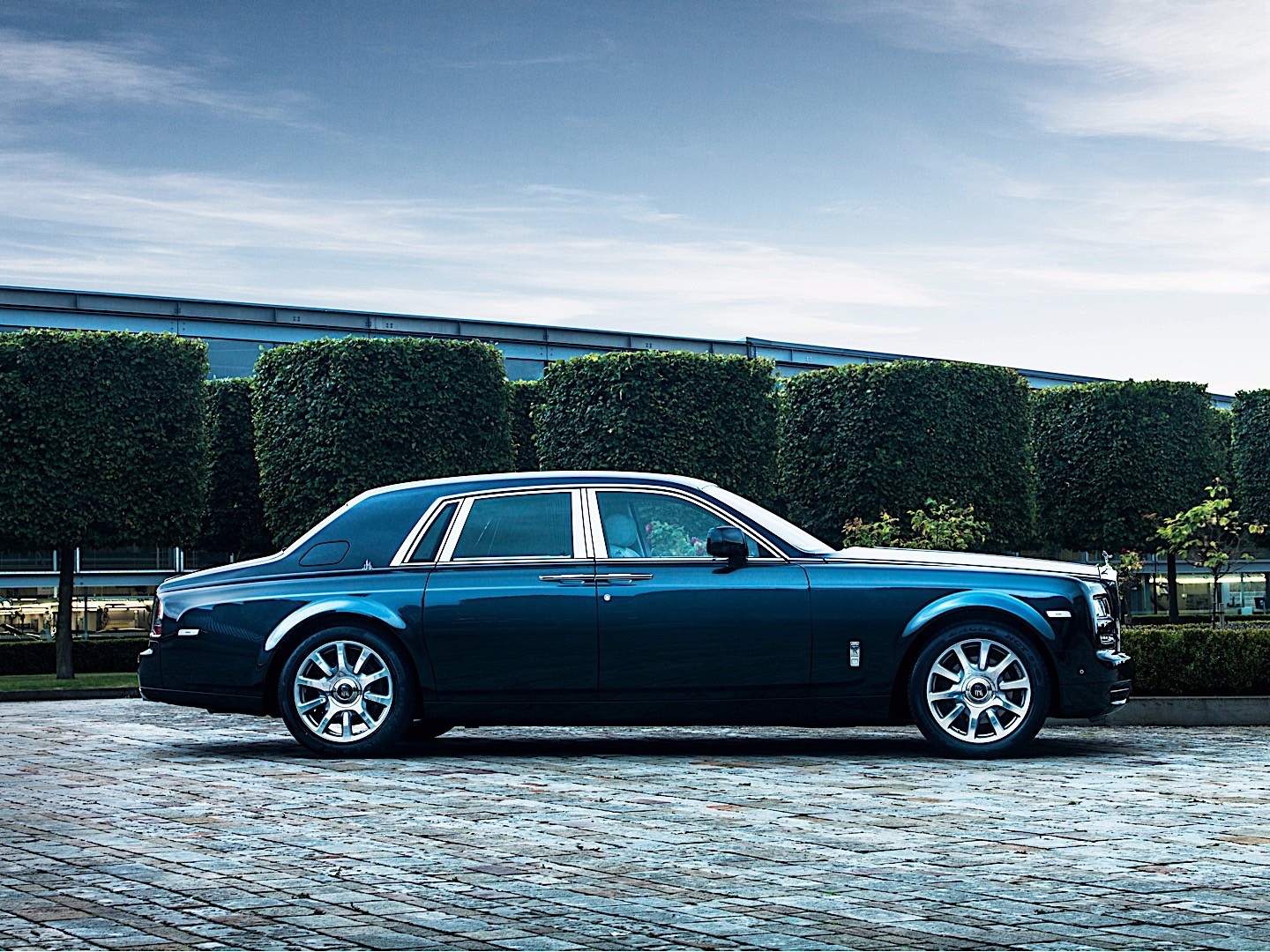 Rolls-Royce Phantom photo 15