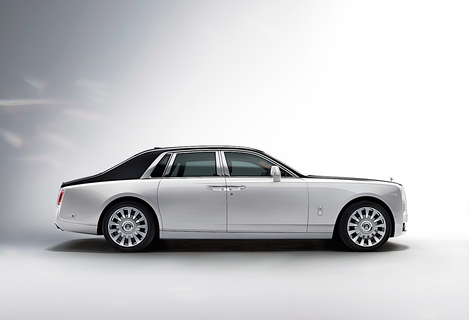 Rolls-Royce Phantom photo 11