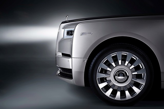 Rolls-Royce Phantom photo 3