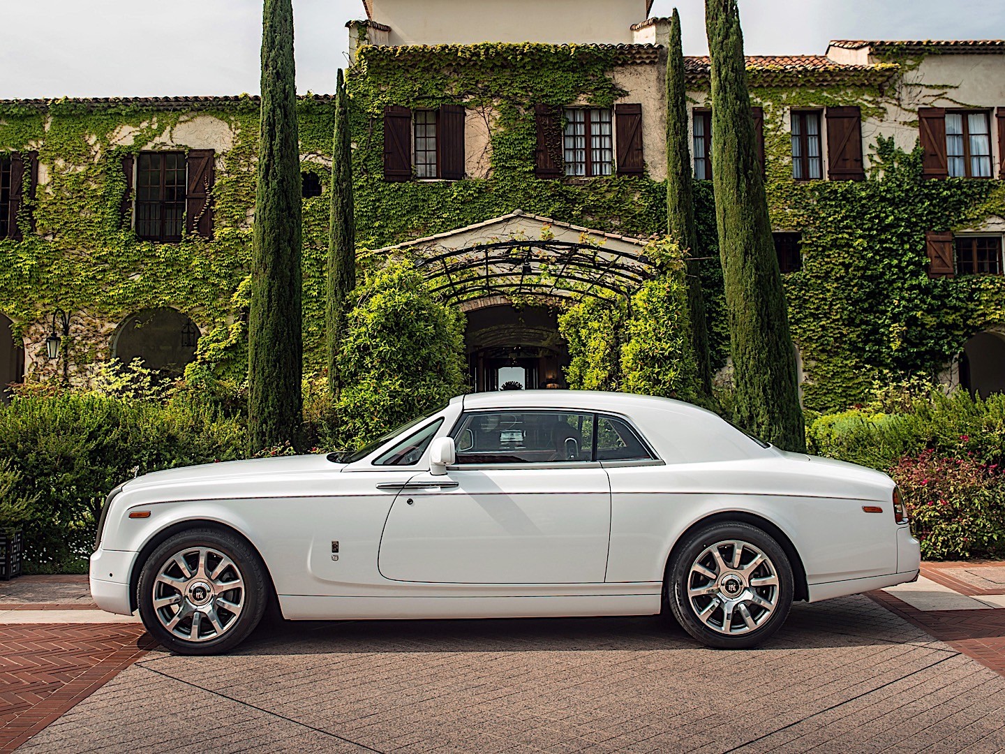 Rolls-Royce Phantom photo 6
