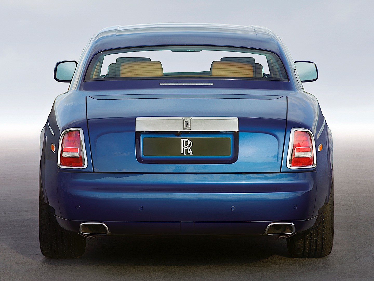 Rolls-Royce Phantom photo 8
