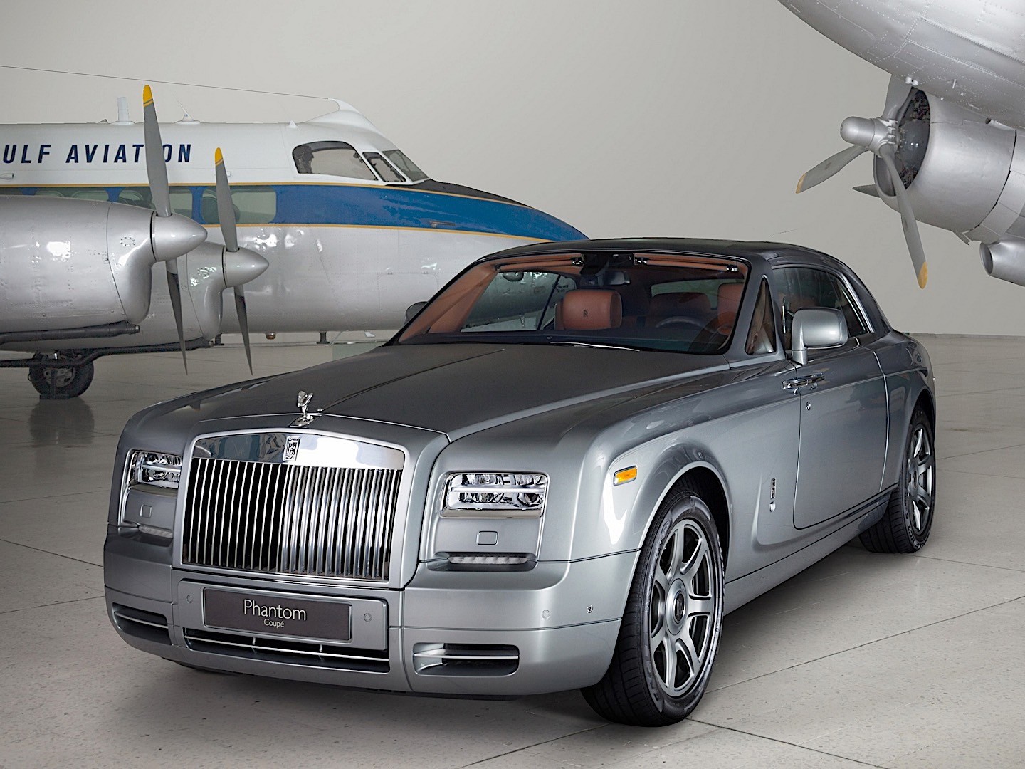 Rolls-Royce Phantom photo 9