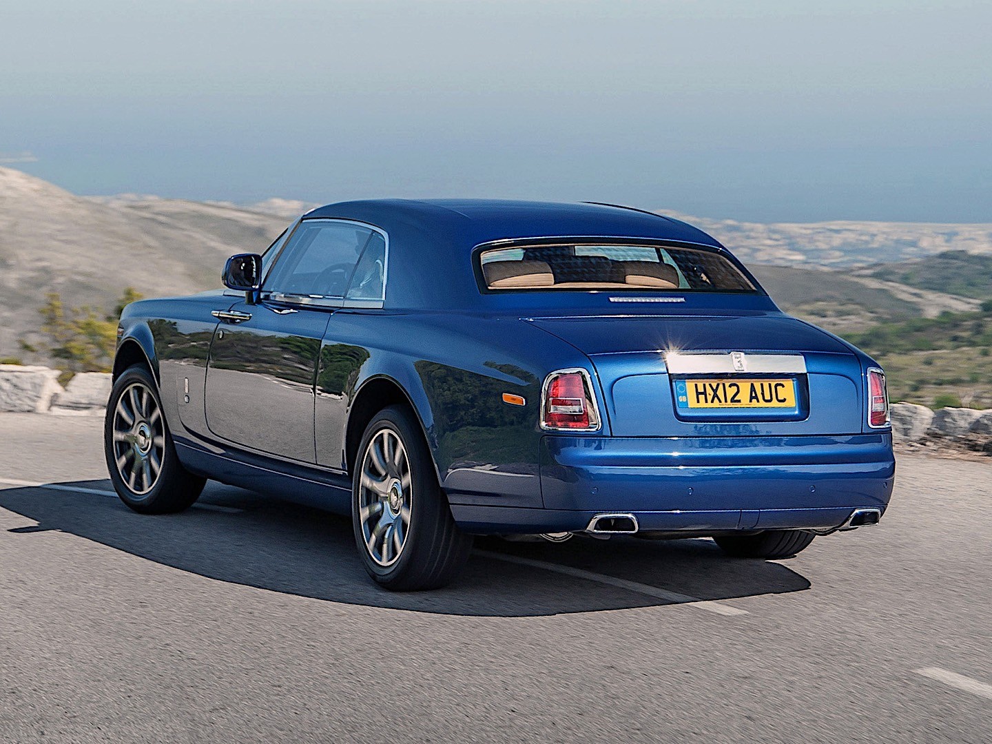 Rolls-Royce Phantom photo 11