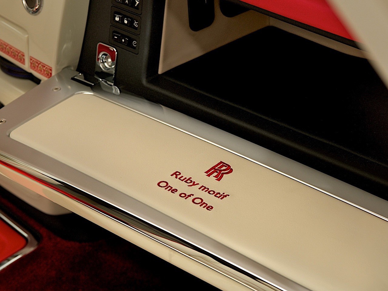 Rolls-Royce Phantom photo 37