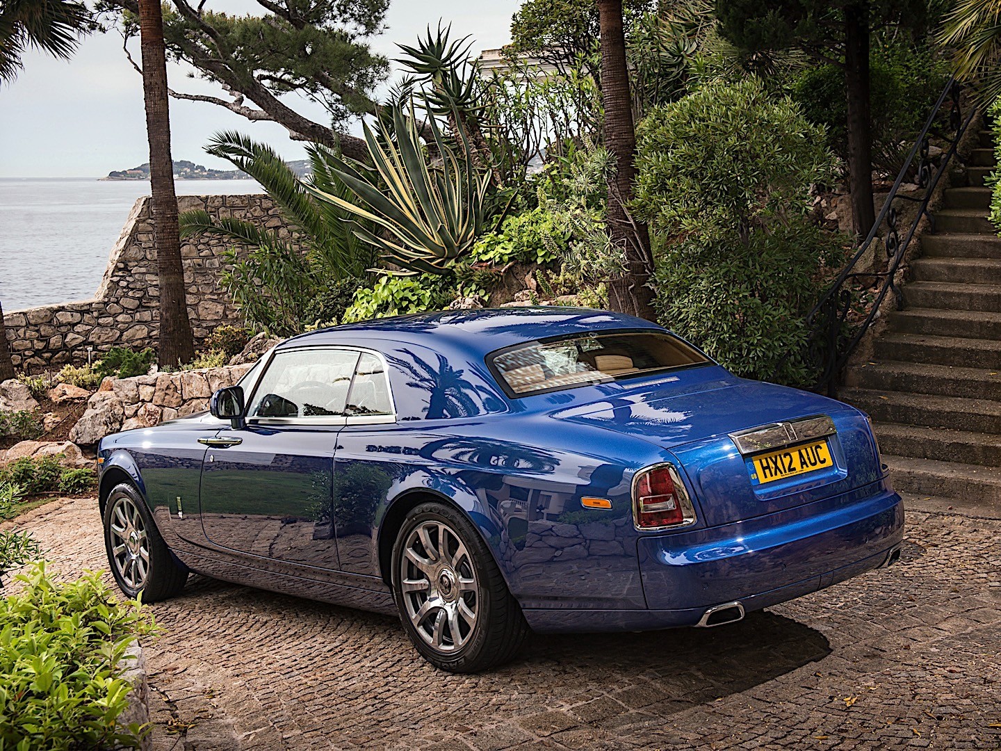 Rolls-Royce Phantom photo 28