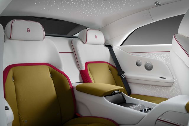 Rolls-Royce Spectre photo 25