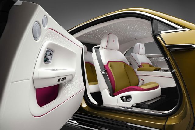 Rolls-Royce Spectre photo 35